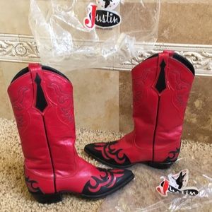 Red/black cowgirl boots